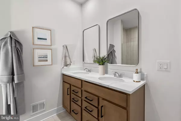 Ashburn, VA 20147,44486 LOWESTOFT SQ