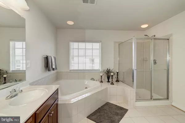 Woodbridge, VA 22191,15831 JOHN DISKIN CIR #76