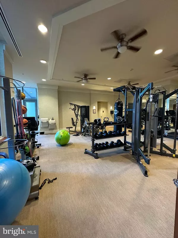 Mclean, VA 22102,8220 CRESTWOOD HEIGHTS DR #509