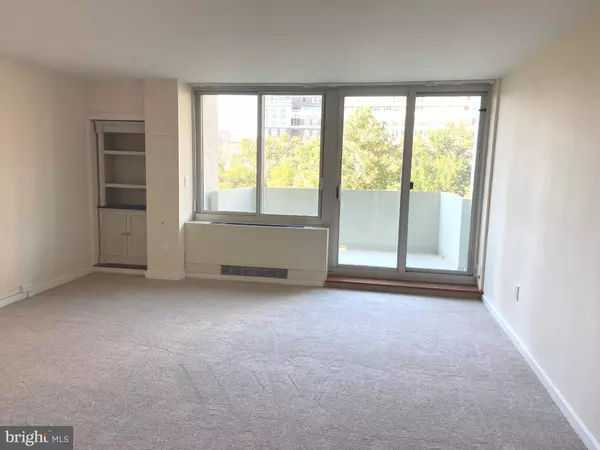 Philadelphia, PA 19106,604-36 S WASHINGTON SQ #810