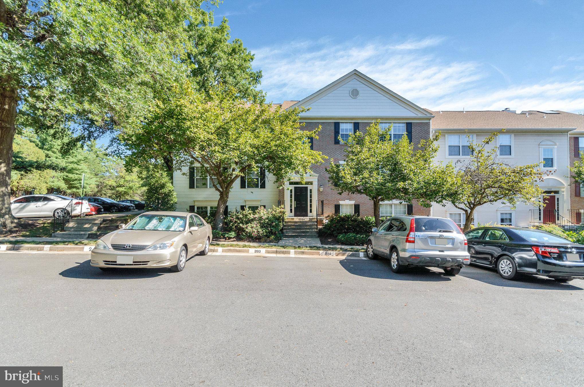12104 GREENWOOD CT #301, Fairfax, VA 22033