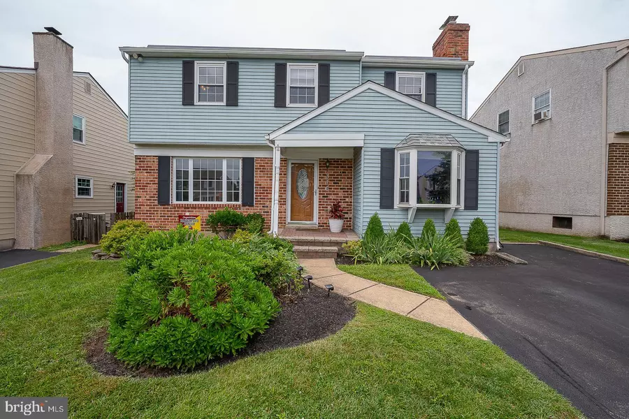 316 GREENBRIAR LN, Havertown, PA 19083