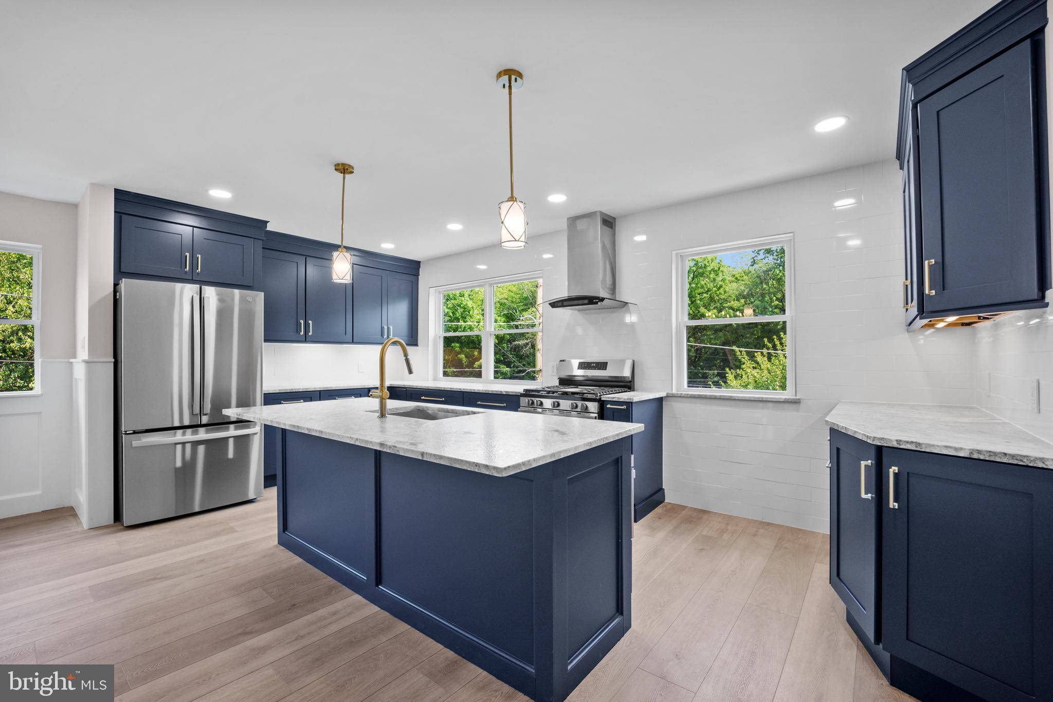 857 GREEN VALLEY DR, Philadelphia, PA 19128