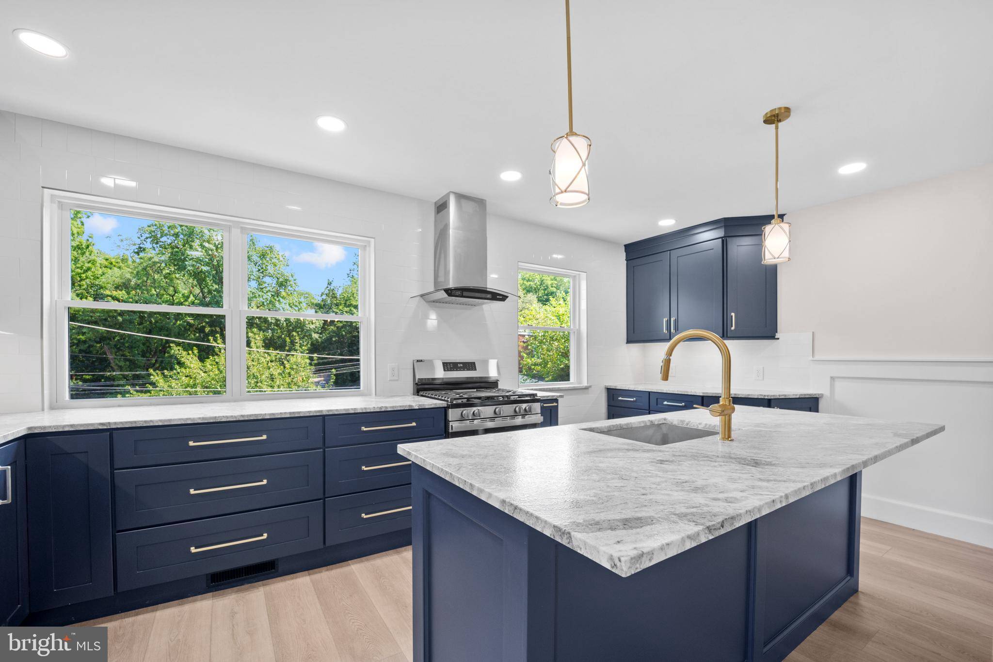 Philadelphia, PA 19128,857 GREEN VALLEY DR
