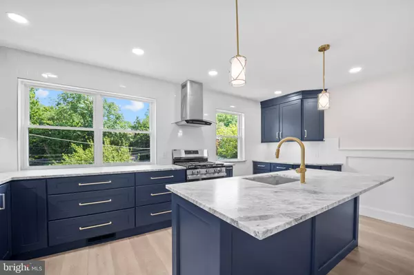 Philadelphia, PA 19128,857 GREEN VALLEY DR