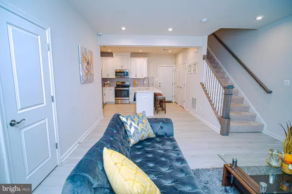 Lanham, MD 20706,10535 JOHN GLENN ST