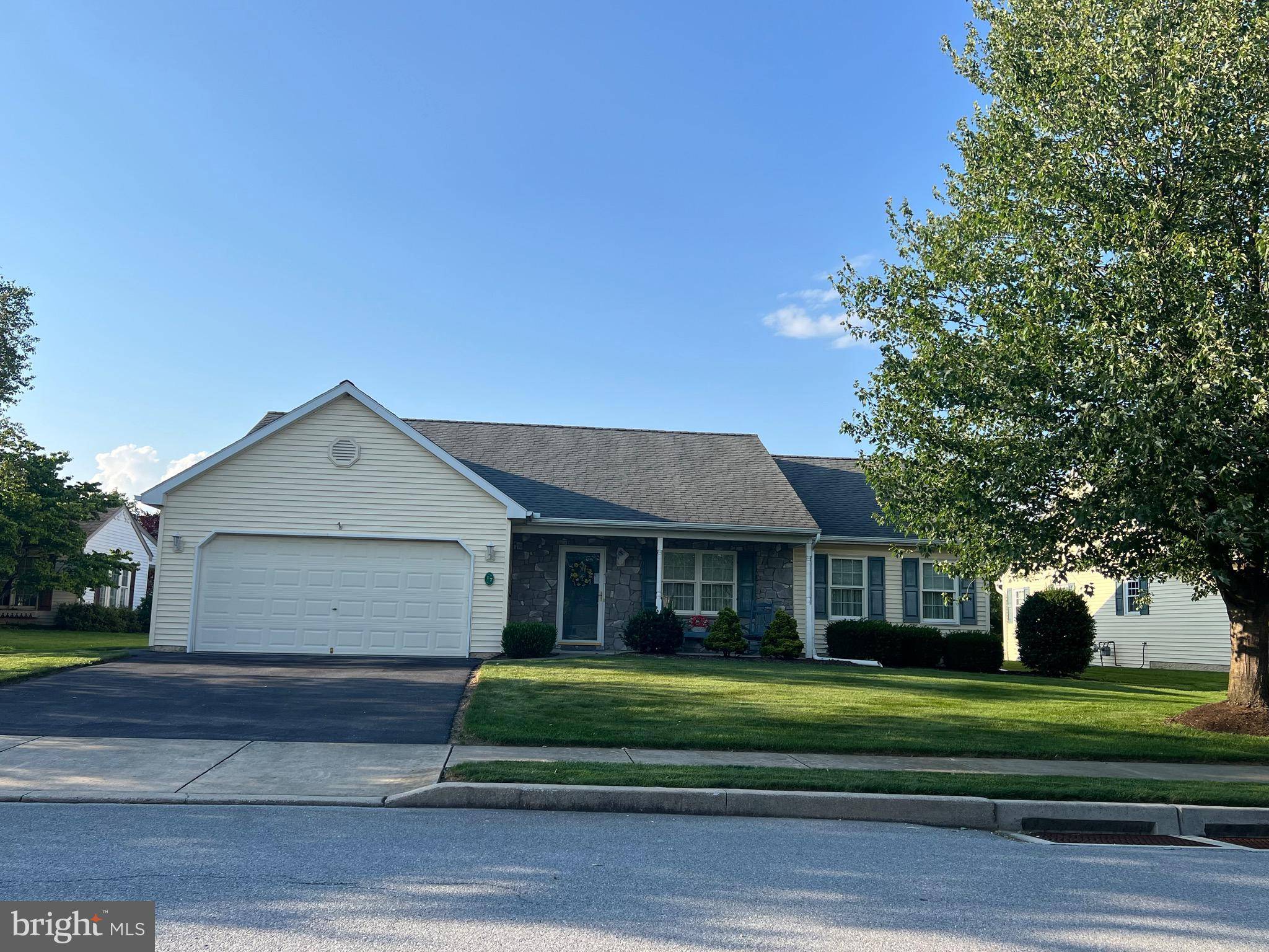 17 GREENBRIAR DR, Myerstown, PA 17067