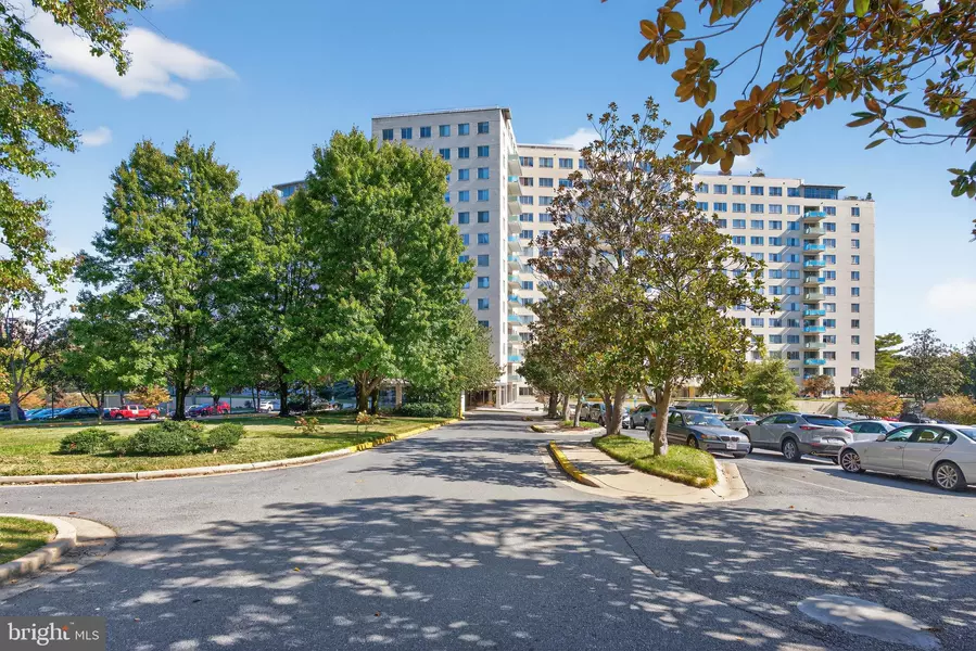 10201 GROSVENOR PL #1518, Rockville, MD 20852