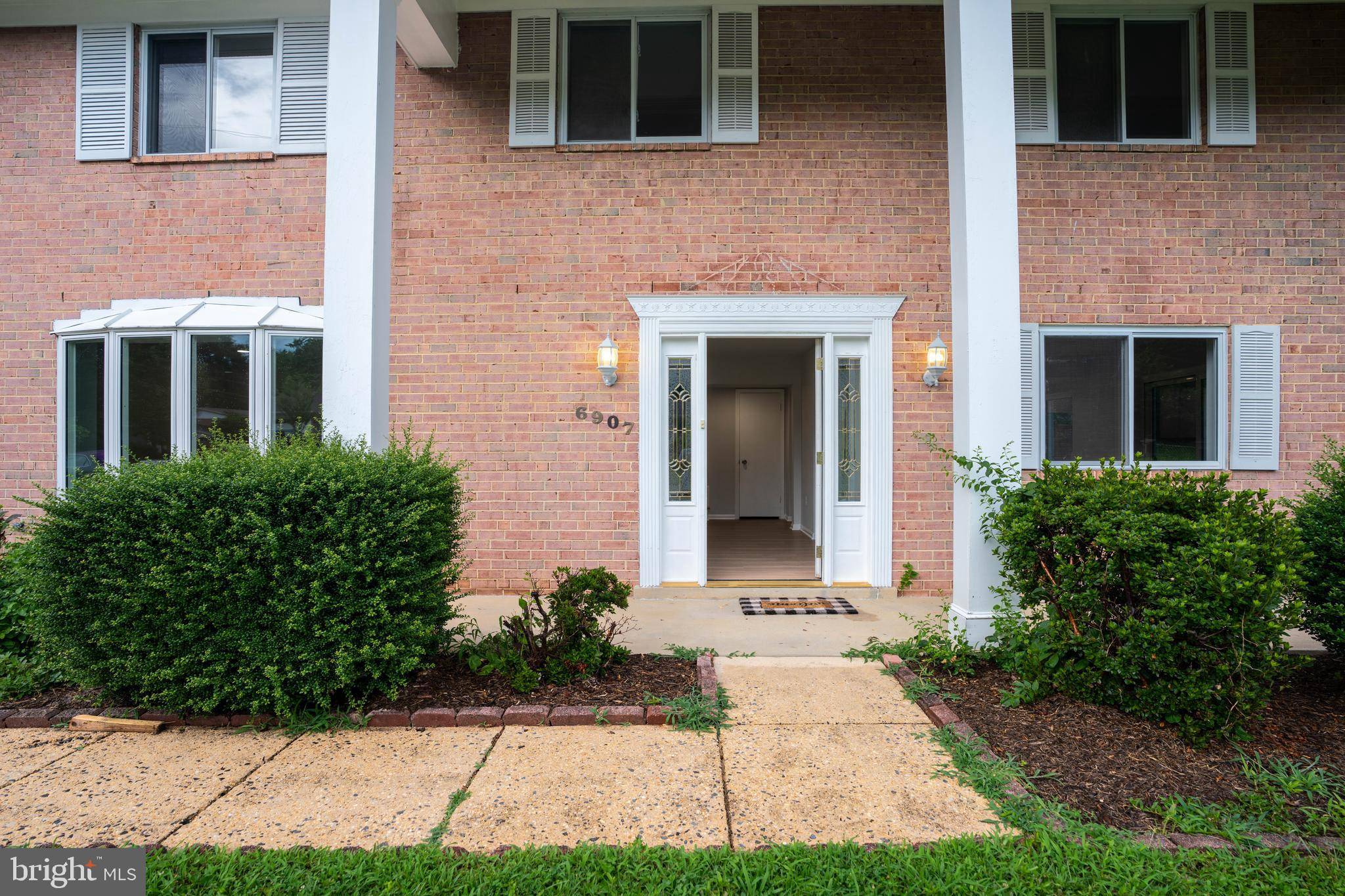 Springfield, VA 22152,6907 BARNACK DR