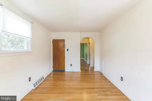 Philadelphia, PA 19135,6814 WALKER ST