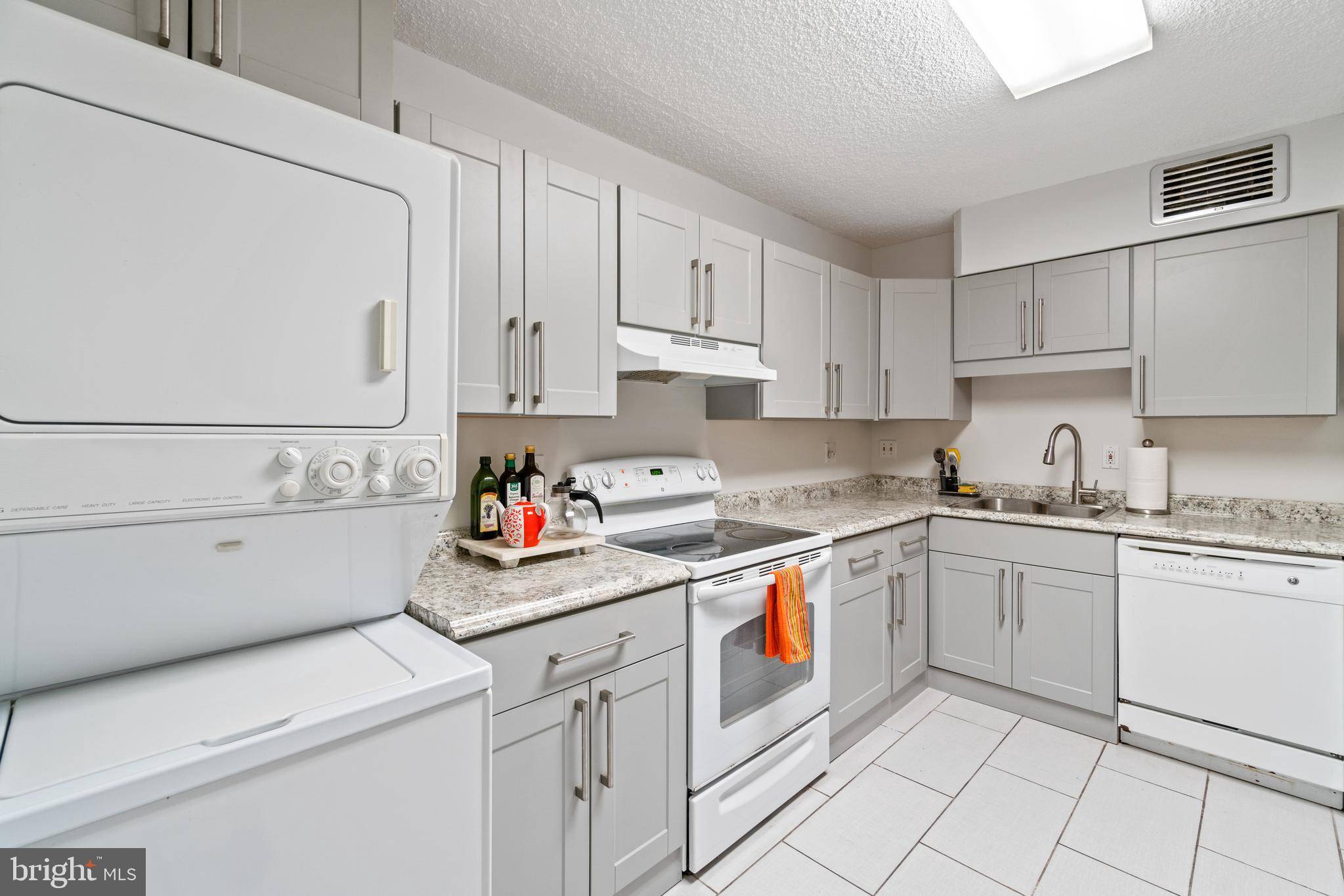 Mclean, VA 22102,1800 OLD MEADOW RD #817