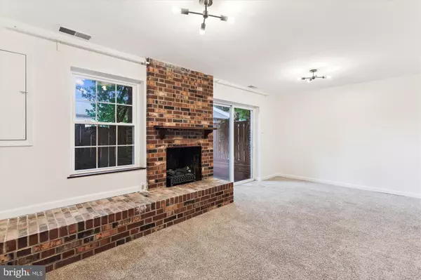 Annandale, VA 22003,8366 GLASTONBURY CT