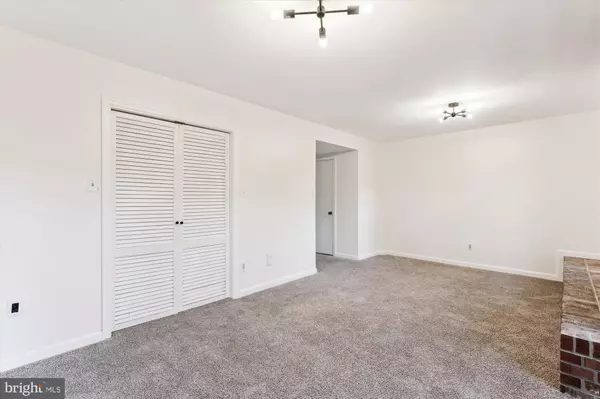 Annandale, VA 22003,8366 GLASTONBURY CT