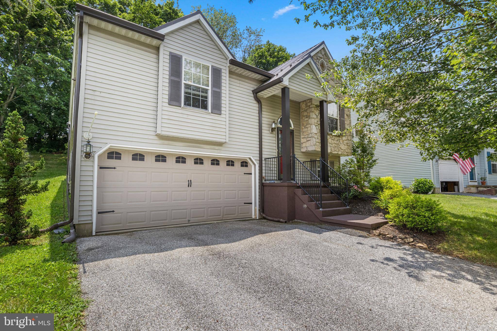 712 BLOSSOM HILL LN, Dallastown, PA 17313