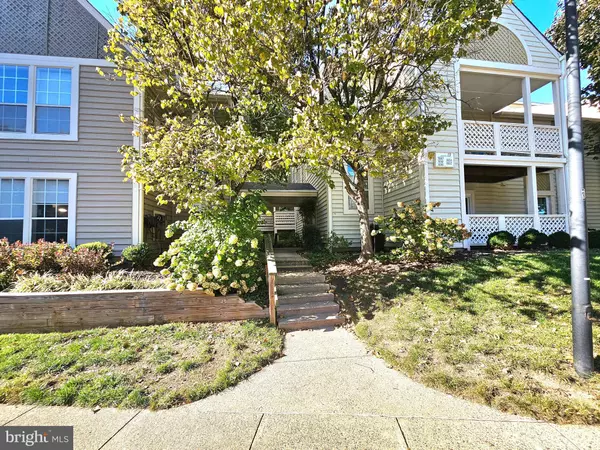 7660 WILLOW POINT DR #7660, Falls Church, VA 22042