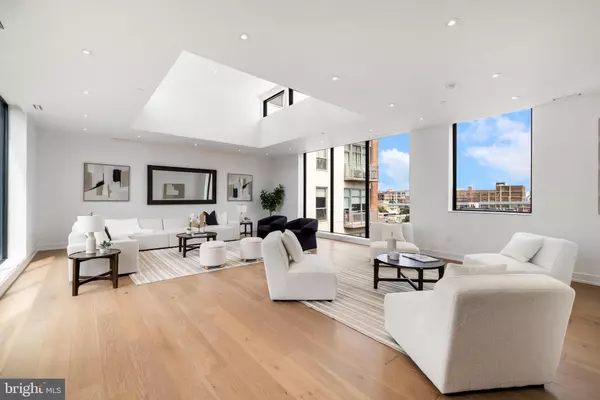 Philadelphia, PA 19106,124 N 2ND ST #PH