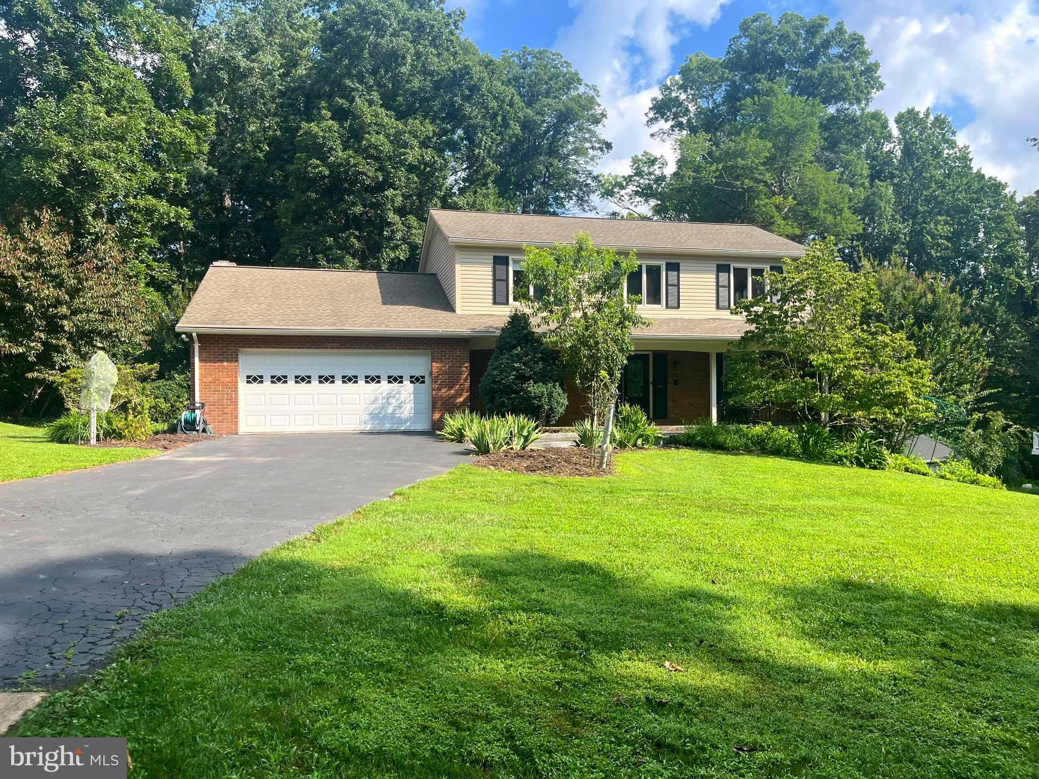 11608 HELMONT DR, Oakton, VA 22124