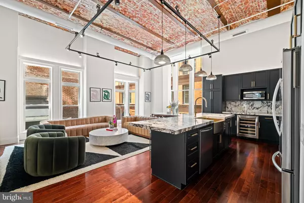 Philadelphia, PA 19106,421 CHESTNUT ST #203