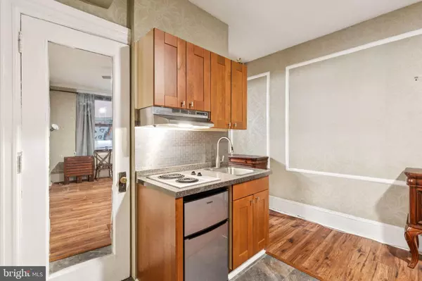 Philadelphia, PA 19107,1324 LOCUST ST #423