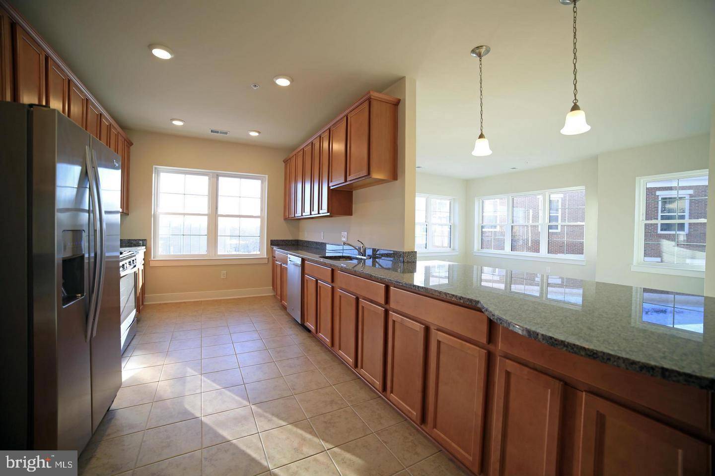 Fairfax, VA 22031,9521 BASTILLE ST #305