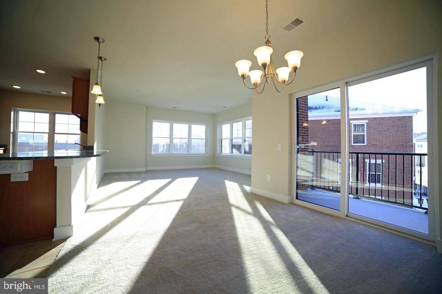Fairfax, VA 22031,9521 BASTILLE ST #305