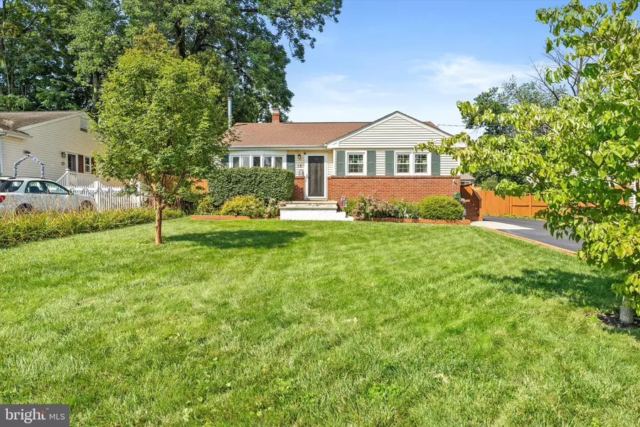 15 DECOU AVE, Ewing, NJ 08628