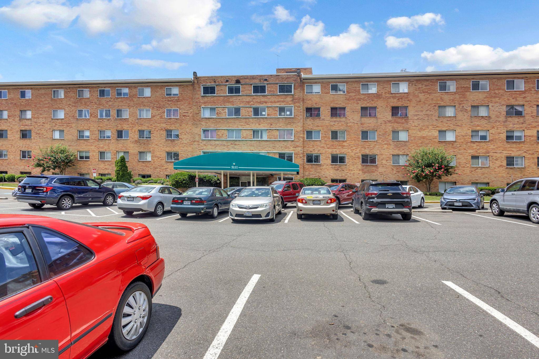 Arlington, VA 22204,5111 8TH RD S #407