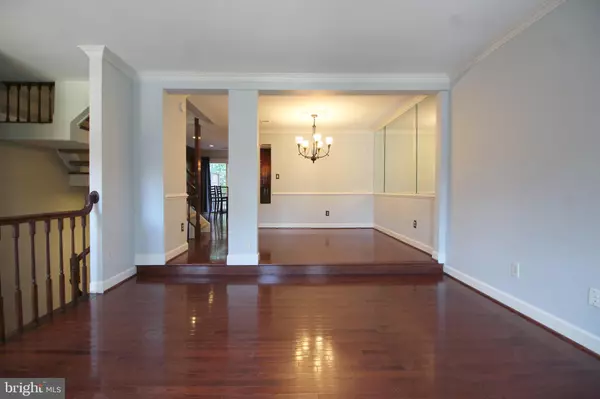 Vienna, VA 22182,8027 MERRY OAKS CT