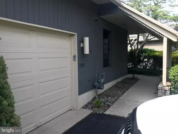 944 CHANTICLEER #944,  Cherry Hill,  NJ 08003