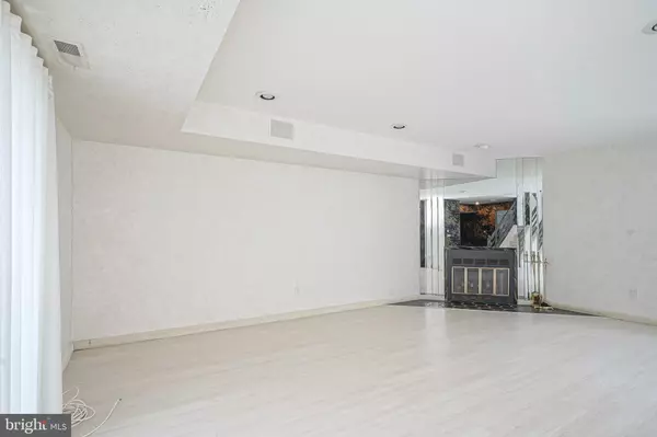 Cherry Hill, NJ 08003,944 CHANTICLEER #944