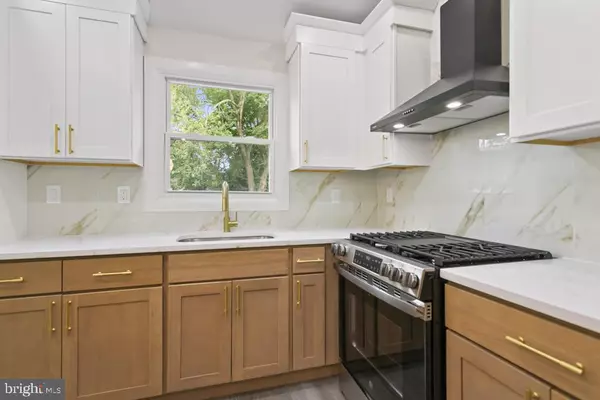 Clementon, NJ 08021,205 DALE PL