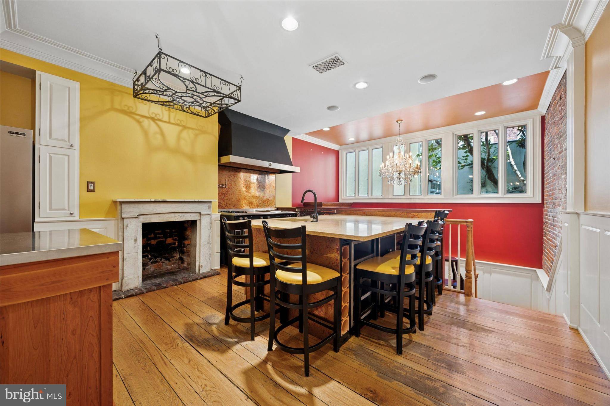 Philadelphia, PA 19106,535 DELANCEY ST