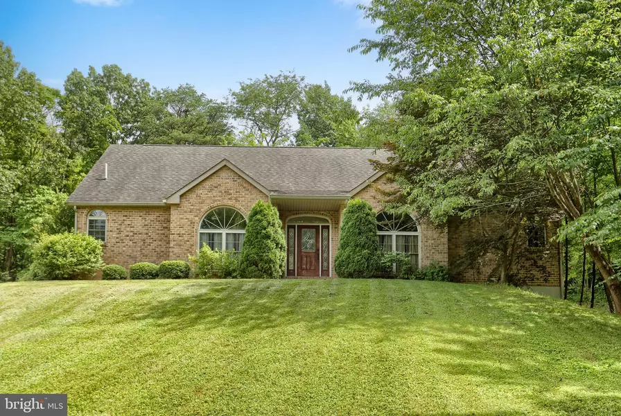 831 LOVERS LN, Mount Pleasant Mills, PA 17853