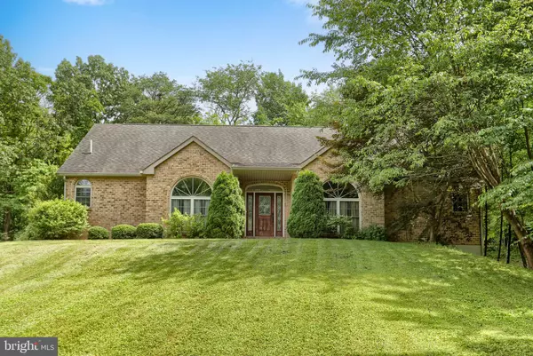 831 LOVERS LN, Mount Pleasant Mills, PA 17853