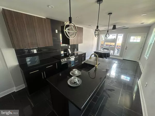 Philadelphia, PA 19122,2005 N LAWRENCE ST