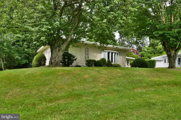 Wyndmoor, PA 19038,8109 HULL DR
