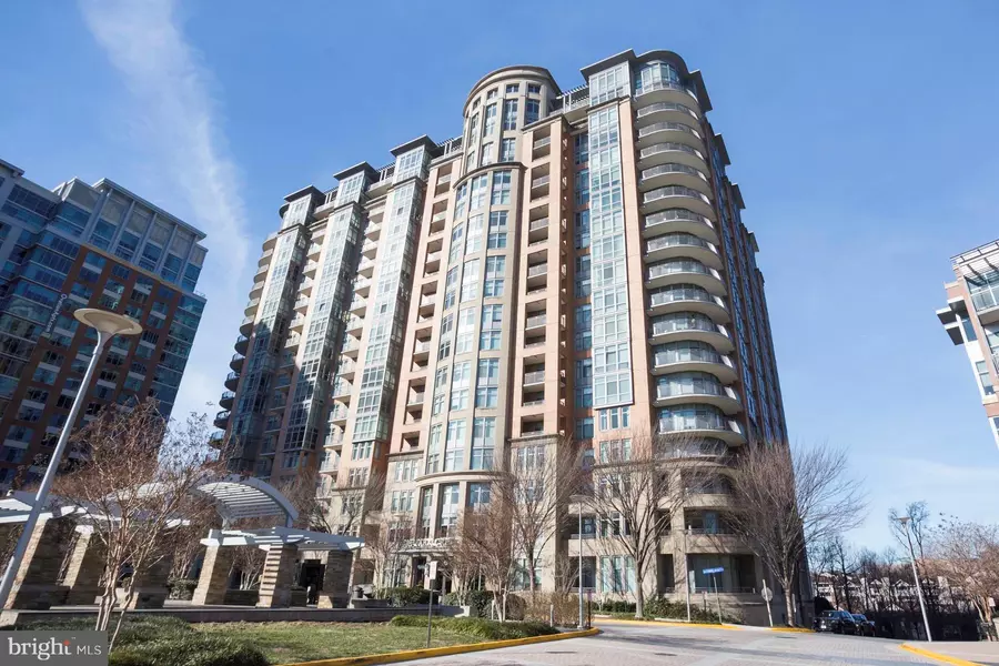 8220 CRESTWOOD HEIGHTS DR #108, Mclean, VA 22102