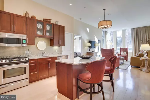 Mclean, VA 22102,8220 CRESTWOOD HEIGHTS DR #108