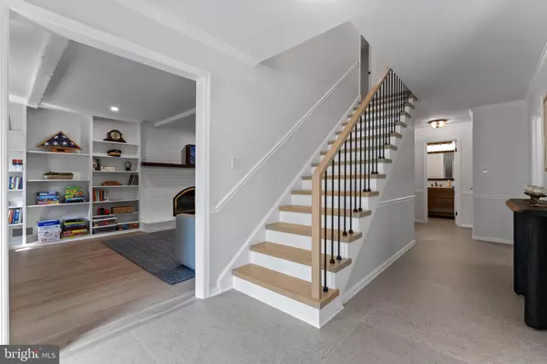 Fairfax, VA 22031,8908 LYNNHURST DR