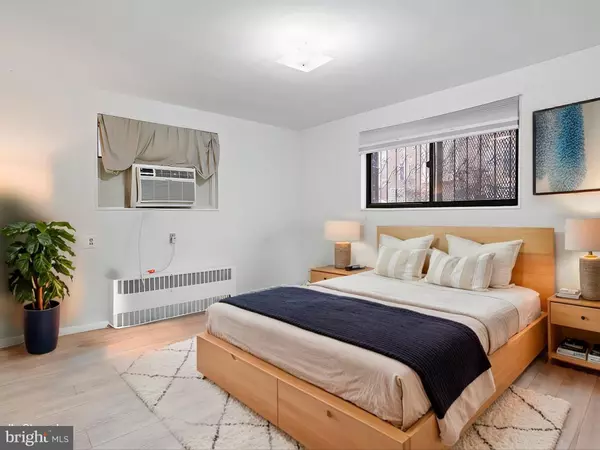 Arlington, VA 22209,1581 N COLONIAL TER #201-X