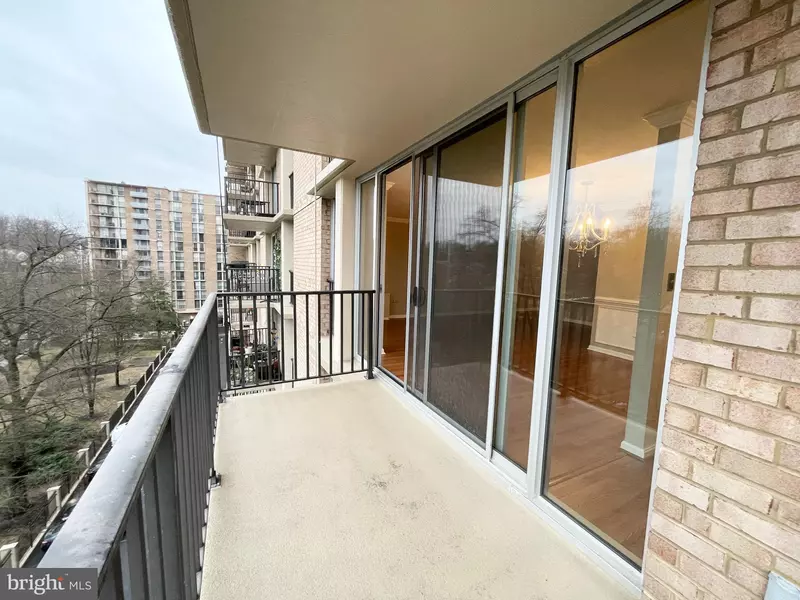 4600 S FOUR MILE RUN DR #601, Arlington, VA 22204