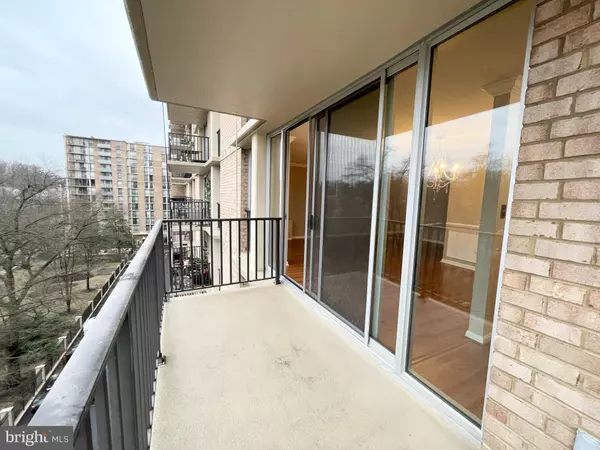4600 S FOUR MILE RUN DR #601, Arlington, VA 22204