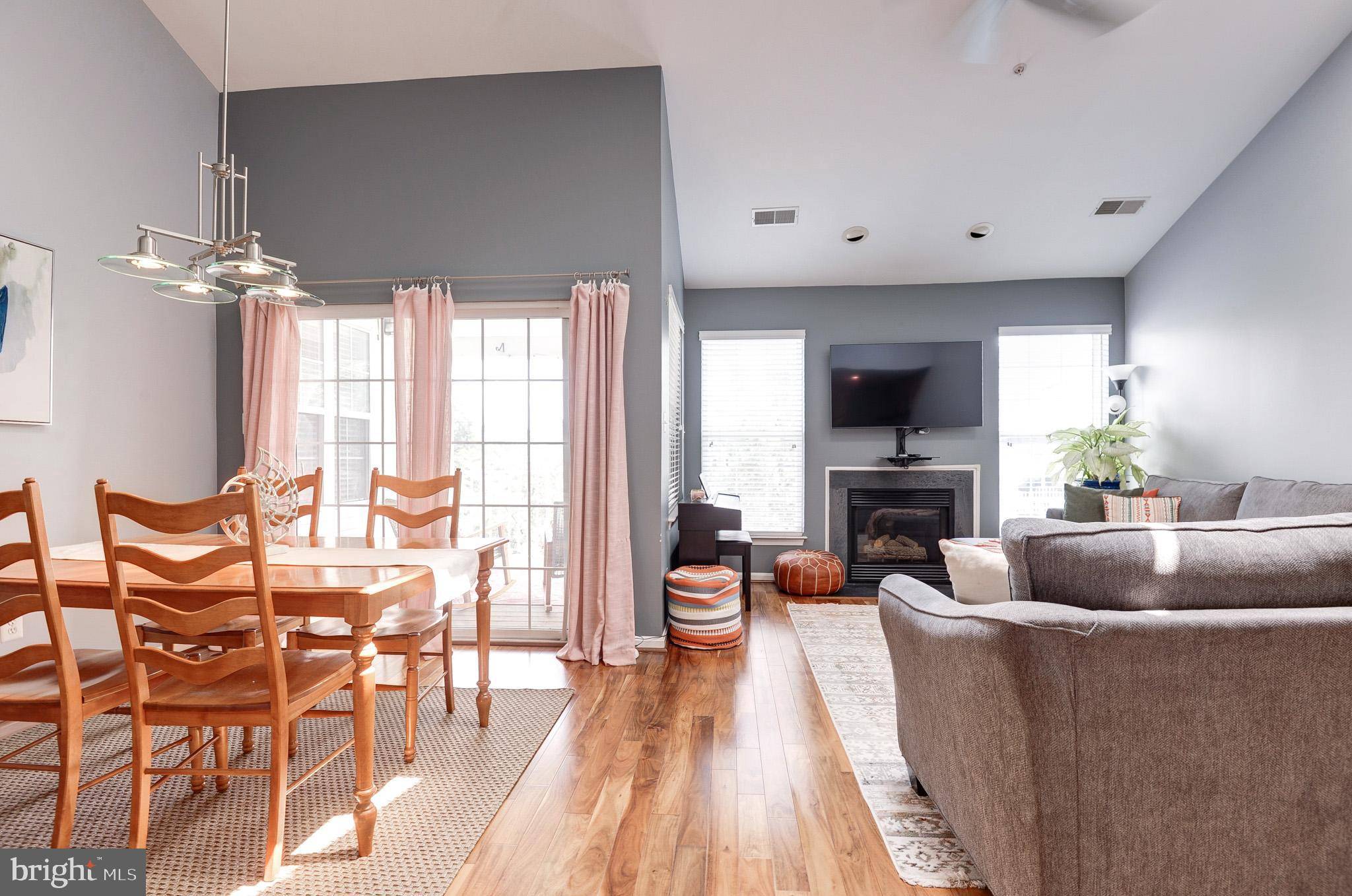 Chantilly, VA 20152,25272 RIFFLEFORD SQ #303