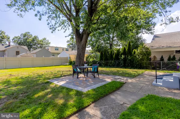 West Deptford, NJ 08096,201 W RED BANK AVE