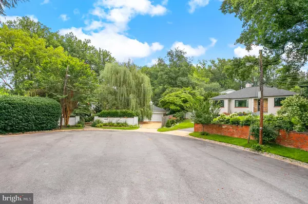 Chevy Chase, MD 20815,5 SPRING HILL CT