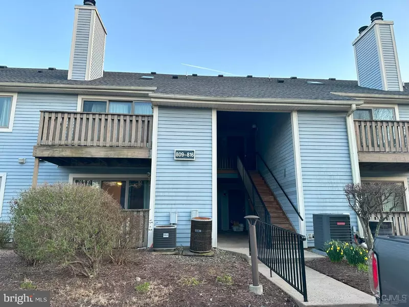 815 ASPEN DR, Plainsboro, NJ 08536