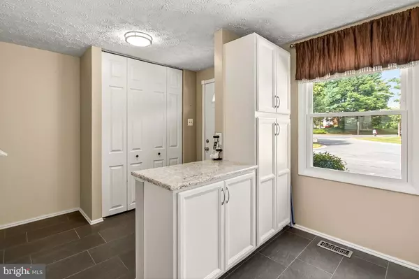 Springfield, VA 22153,8353 BARK TREE CT