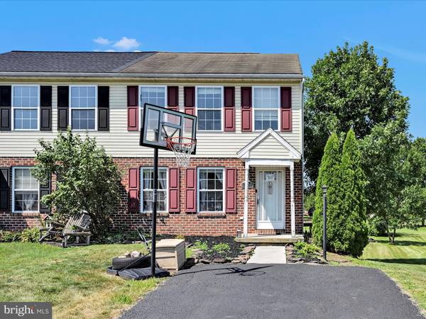 2001 WYATT CIR, Dover, PA 17315