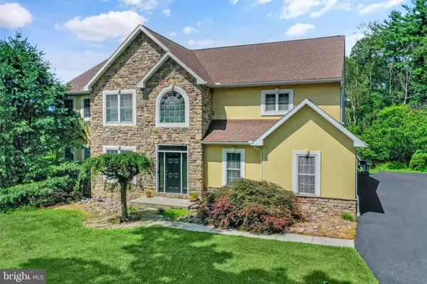 2 FOREST RD, Mohnton, PA 19540