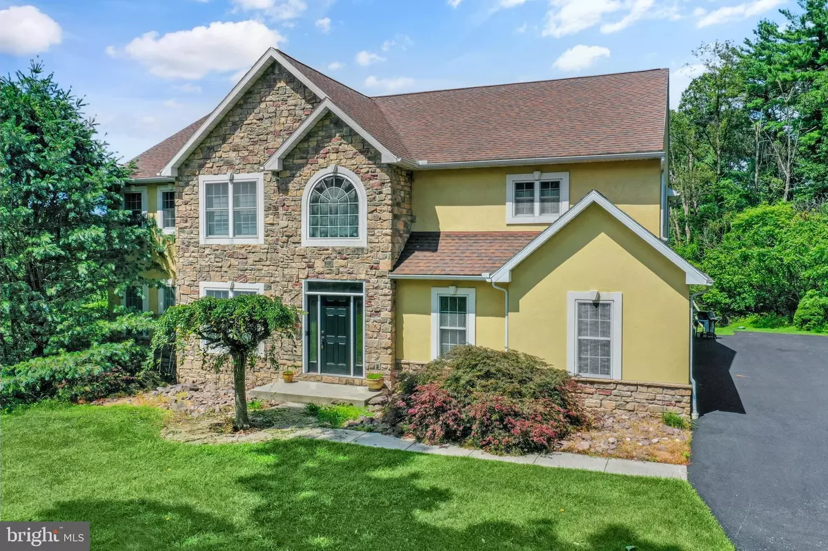 Mohnton, PA 19540,2 FOREST RD